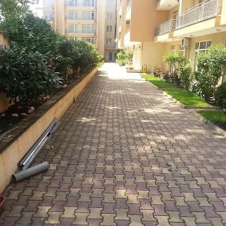 Apartment Kamelia Garden Studio Nova *